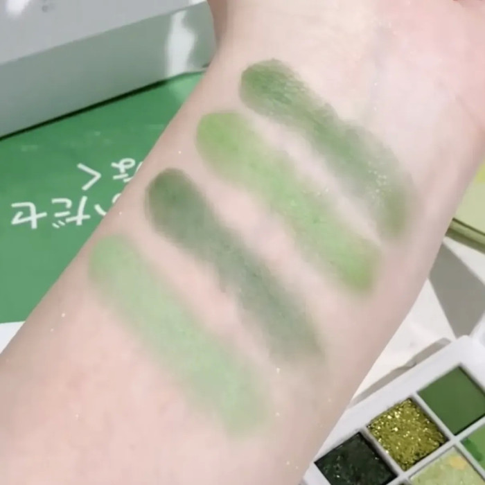 JUJU DREAM "Mint" cream green — палетка теней для глаз