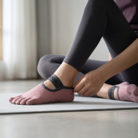 Шкарпетки для йоги та пілатесу Yoga з пальчиками антиковзкі 35-40 Рожеві