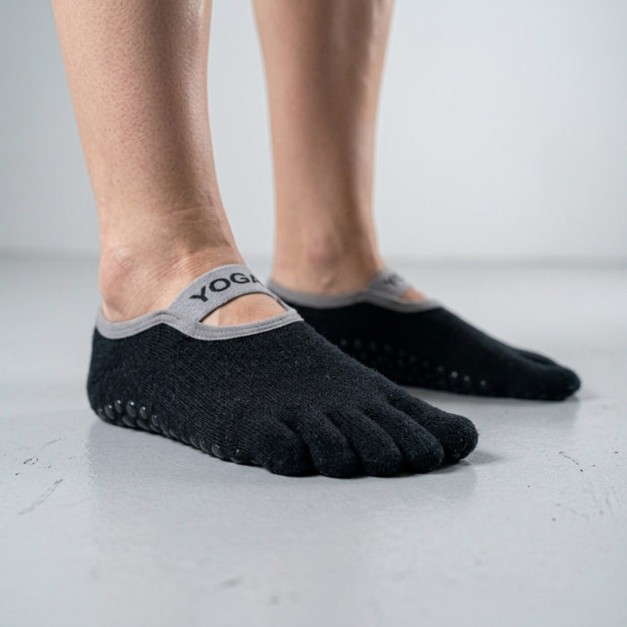 Носки для йоги и пилатеса Yoga с пальчиками 35-40 Черный